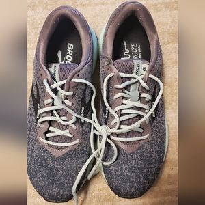 Brooks Launch 6 size 8 w